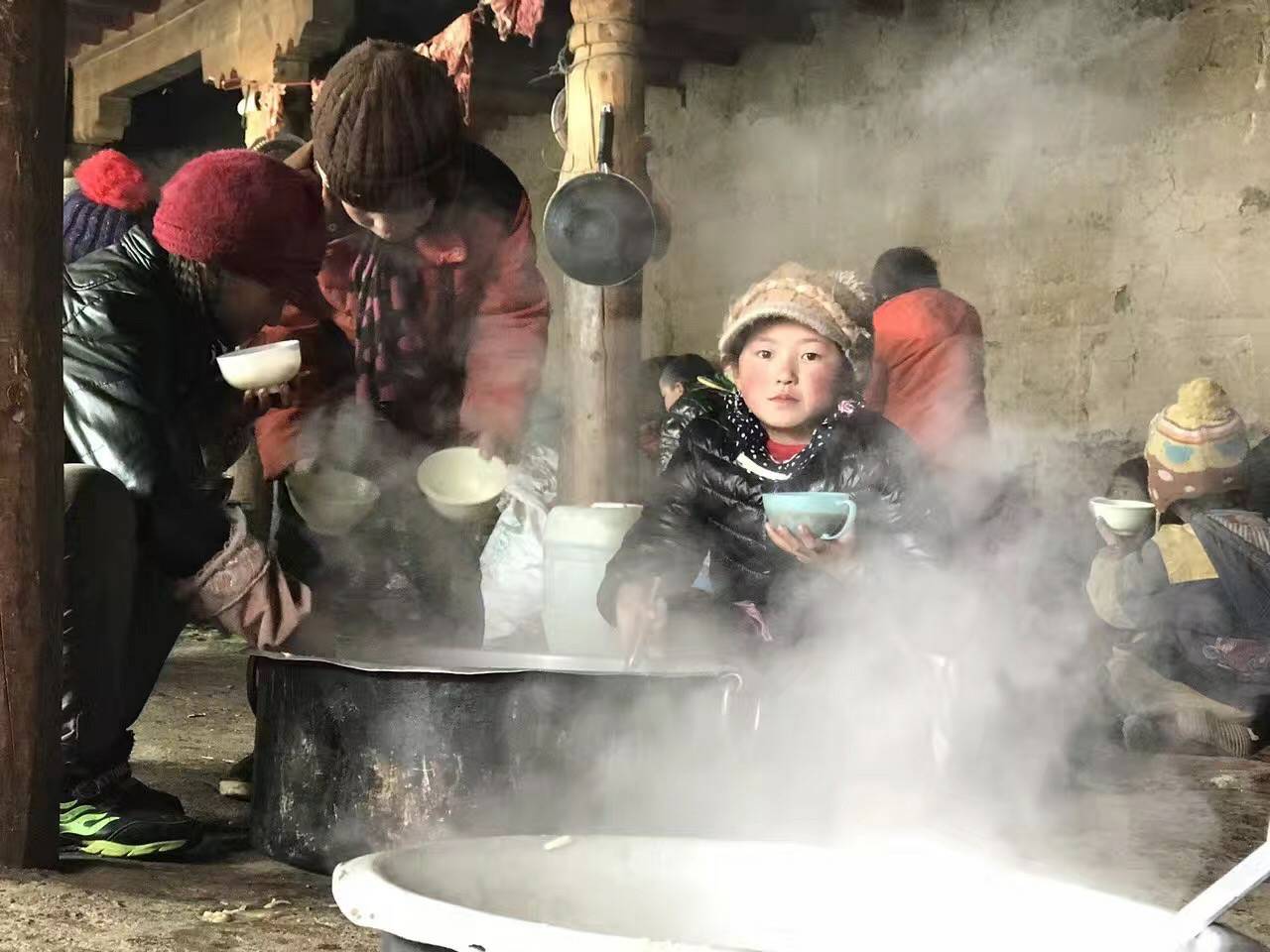 米兰app官方站官网-米兰(中国)公益回顾丨家国同欢月同圆 温暖满载甘孜州(图10)